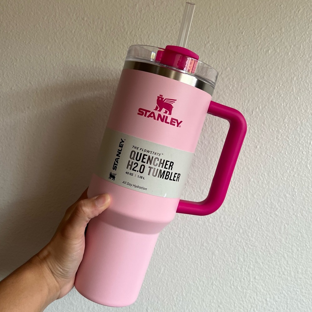 BNWT Stanley pink flamingo 40oz quencher